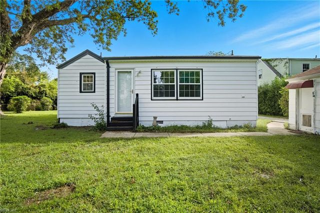 21 Gibson RD, Hampton, VA 23669