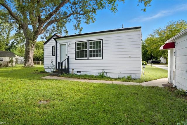 21 Gibson RD, Hampton, VA 23669
