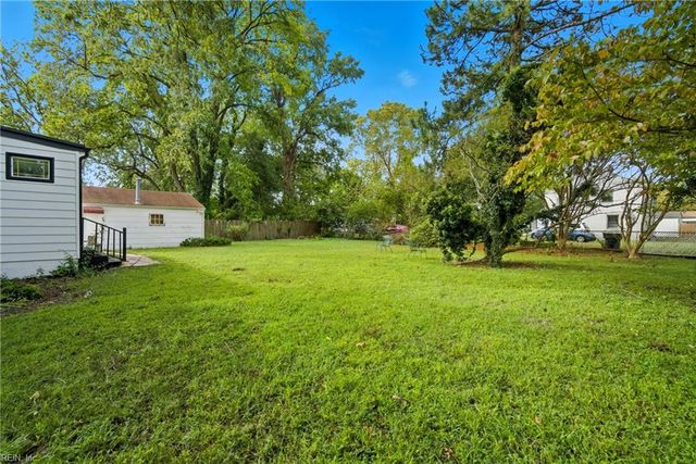 21 Gibson RD, Hampton, VA 23669