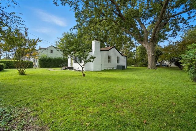21 Gibson RD, Hampton, VA 23669