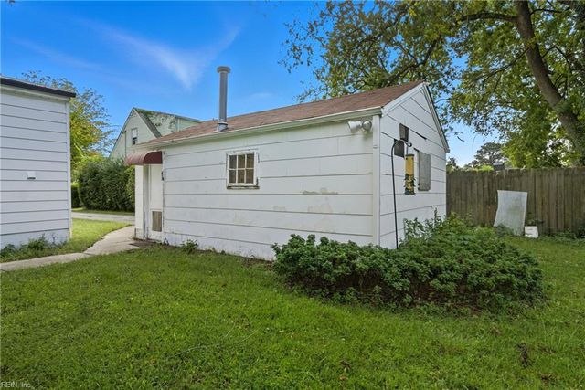 21 Gibson RD, Hampton, VA 23669