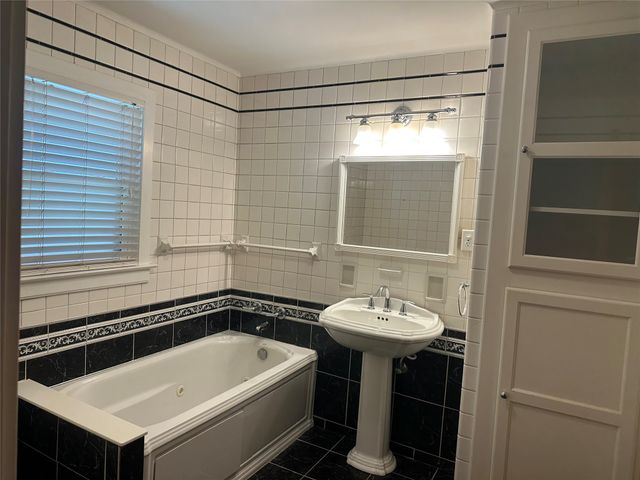 937 W 6TH Street, Erie, PA 16507