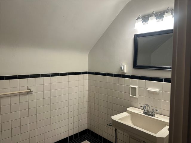 937 W 6TH Street, Erie, PA 16507