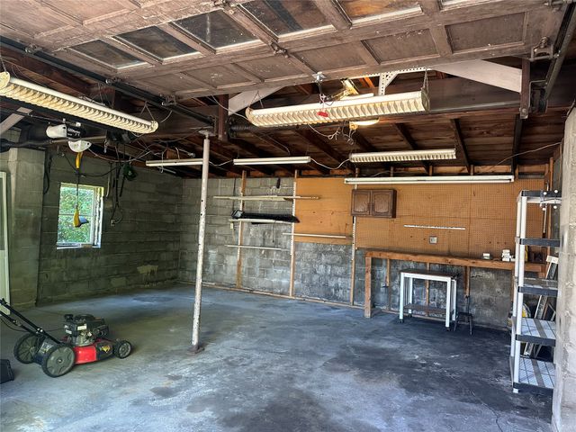 937 W 6TH Street, Erie, PA 16507