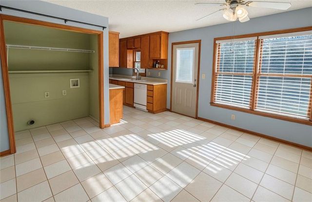 221 Harlee Lane, Lawrenceville, GA 30046