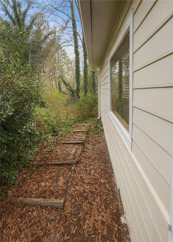 221 Harlee Lane, Lawrenceville, GA 30046