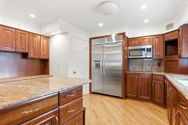 700 Broadway Avenue, Crystal Lake, IL 60014