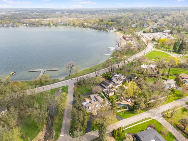 700 Broadway Avenue, Crystal Lake, IL 60014