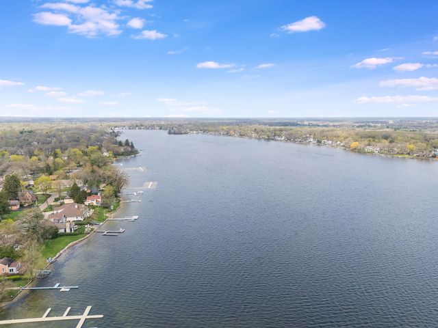 700 Broadway Avenue, Crystal Lake, IL 60014