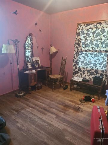 403 N Cherry St, Shoshone, ID 83352