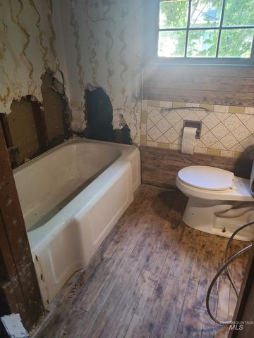 403 N Cherry St, Shoshone, ID 83352