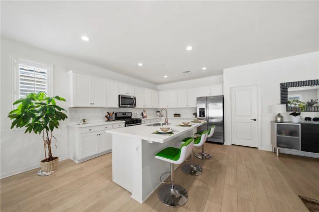 786 Green Court, Perris, CA 92571