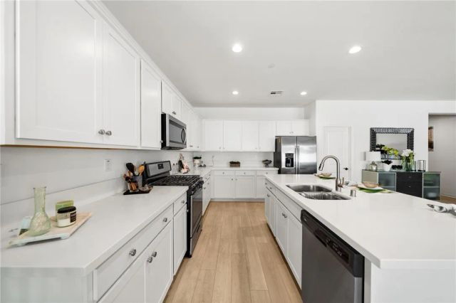 786 Green Court, Perris, CA 92571