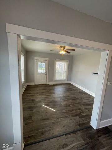 93 S 5th Avenue, Beech Grove, IN 46107