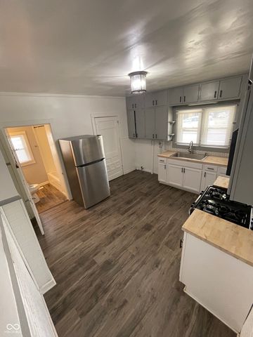 93 S 5th Avenue, Beech Grove, IN 46107