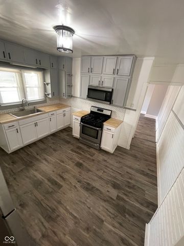 93 S 5th Avenue, Beech Grove, IN 46107