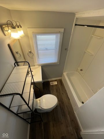 93 S 5th Avenue, Beech Grove, IN 46107