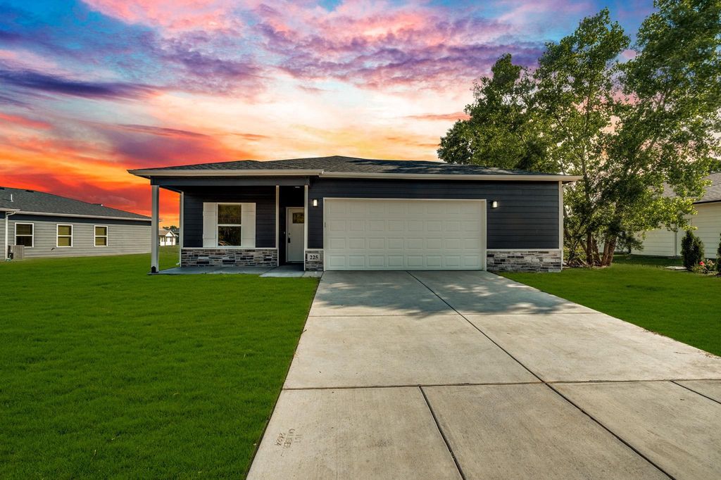 2884 S Maize Ct, Wichita, KS 67215