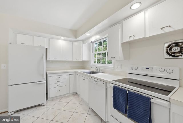 8640 GATESHEAD RD, Alexandria, VA 22309