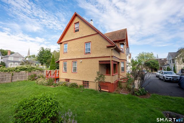 17 Borodell Place, New London, CT 06320