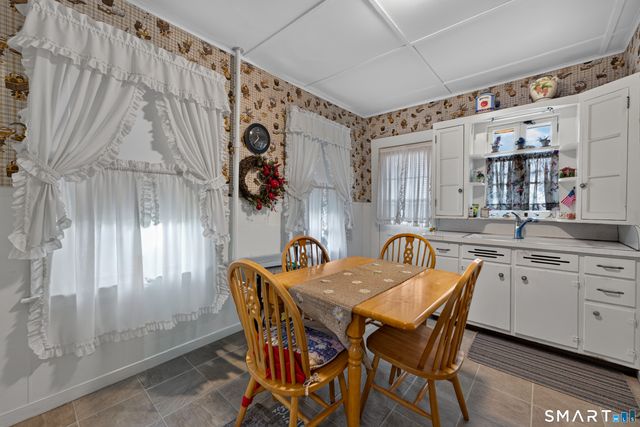 17 Borodell Place, New London, CT 06320