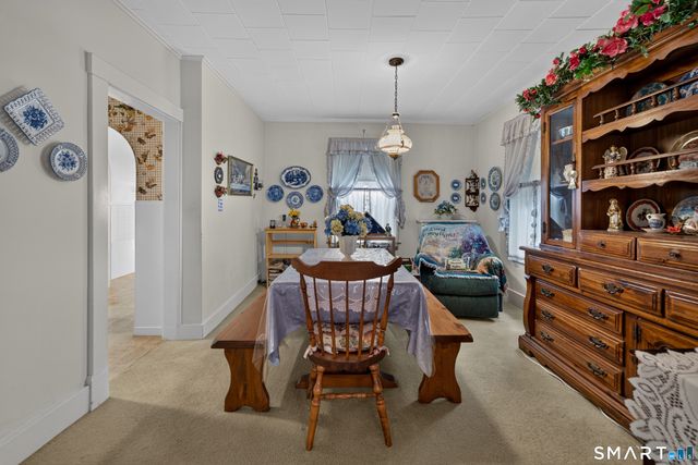 17 Borodell Place, New London, CT 06320