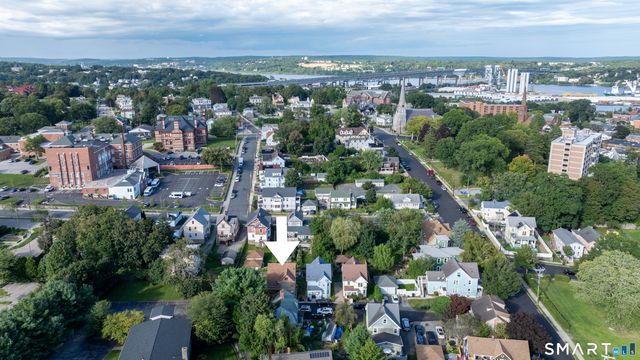 17 Borodell Place, New London, CT 06320