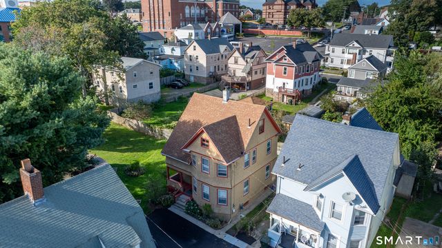 17 Borodell Place, New London, CT 06320