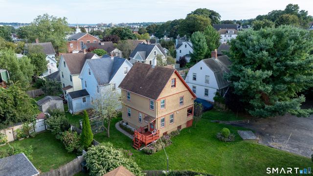 17 Borodell Place, New London, CT 06320