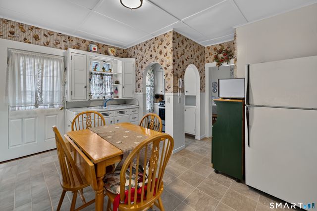 17 Borodell Place, New London, CT 06320