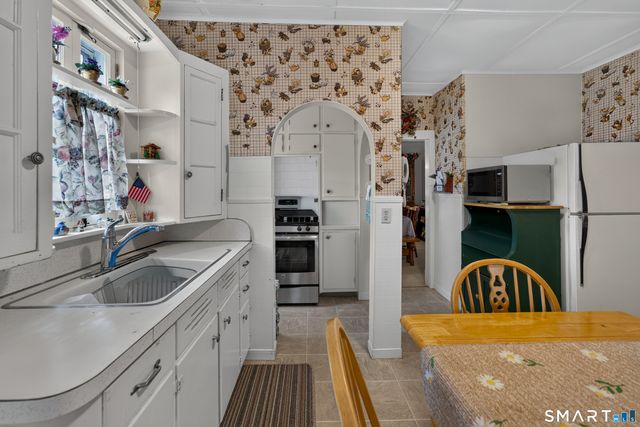 17 Borodell Place, New London, CT 06320