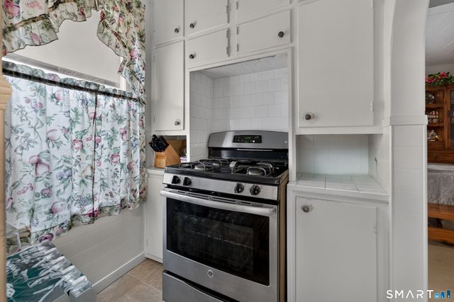 17 Borodell Place, New London, CT 06320