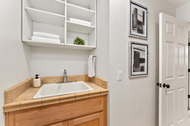 8218 Finisterre Ct, Fair Oaks, CA 95628