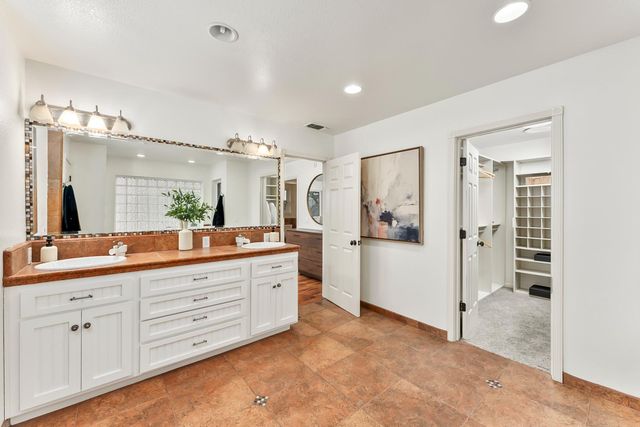 8218 Finisterre Ct, Fair Oaks, CA 95628