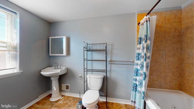 652 N 36TH ST, Philadelphia, PA 19104