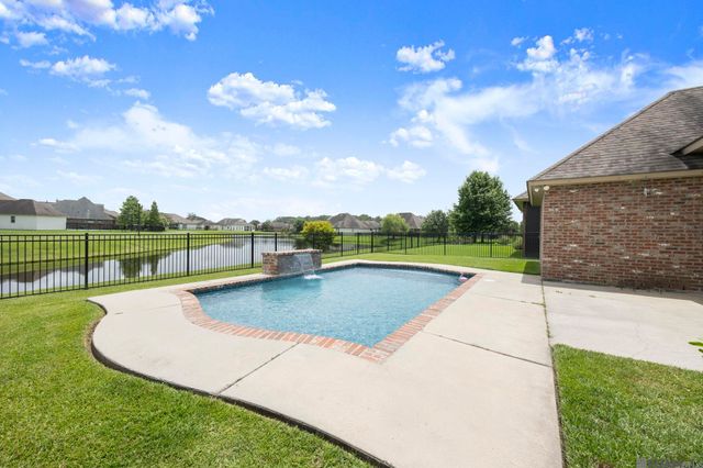 3240 Meadow Grove Ave, Zachary, LA 70791