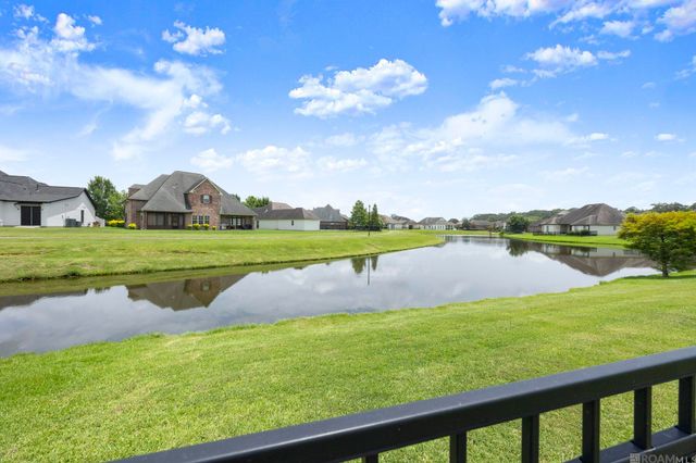 3240 Meadow Grove Ave, Zachary, LA 70791