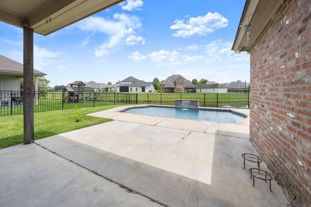 3240 Meadow Grove Ave, Zachary, LA 70791