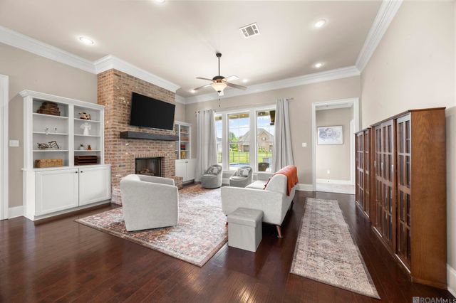 3240 Meadow Grove Ave, Zachary, LA 70791