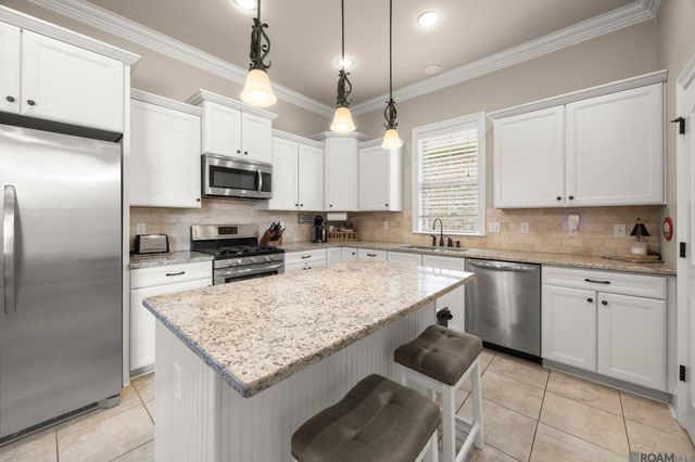 3240 Meadow Grove Ave, Zachary, LA 70791