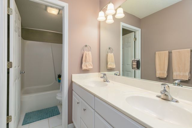3475 Lundy Lane, Bettendorf, IA 52722