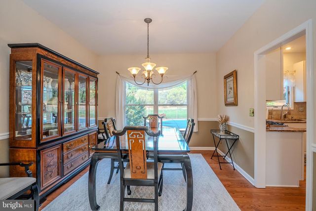 8 KNIGHT DR, Plainsboro, NJ 08536