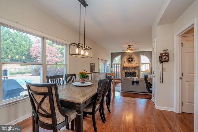 8 KNIGHT DR, Plainsboro, NJ 08536