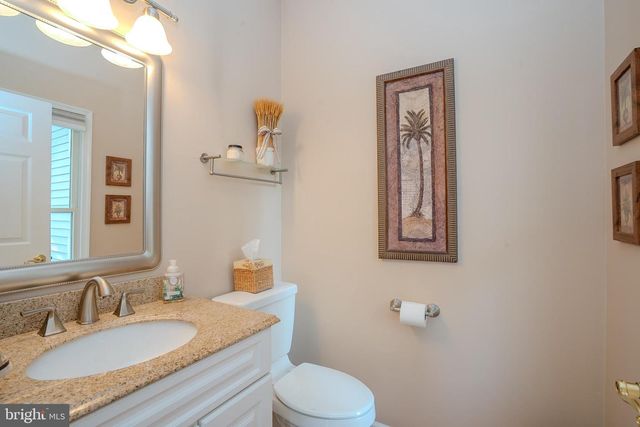 8 KNIGHT DR, Plainsboro, NJ 08536