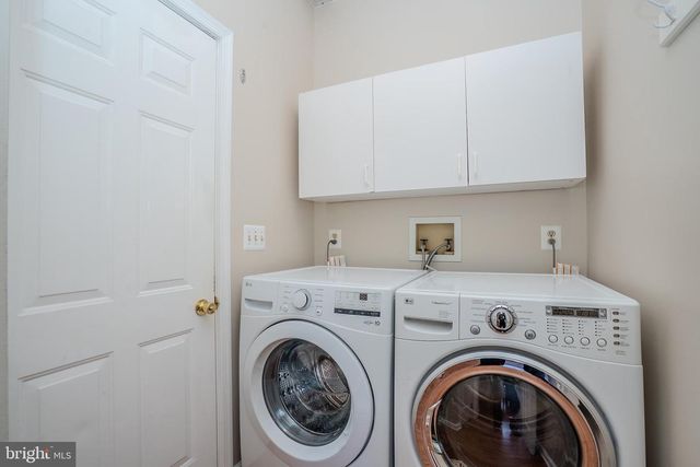 8 KNIGHT DR, Plainsboro, NJ 08536