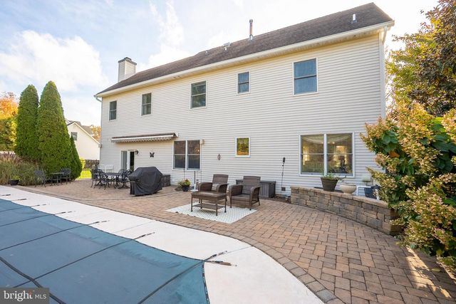 8 KNIGHT DR, Plainsboro, NJ 08536