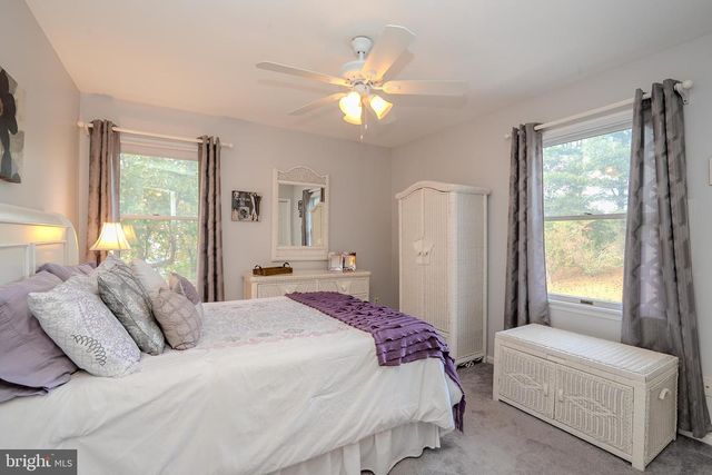 8 KNIGHT DR, Plainsboro, NJ 08536