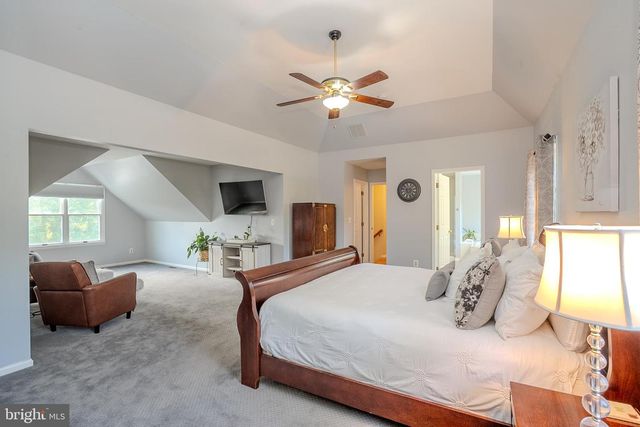 8 KNIGHT DR, Plainsboro, NJ 08536