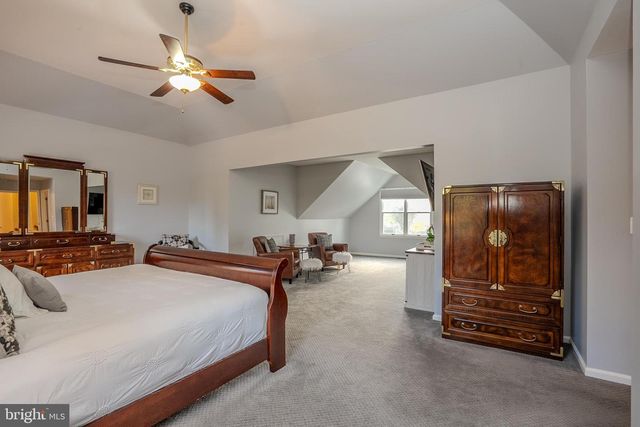 8 KNIGHT DR, Plainsboro, NJ 08536