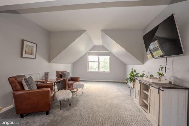 8 KNIGHT DR, Plainsboro, NJ 08536